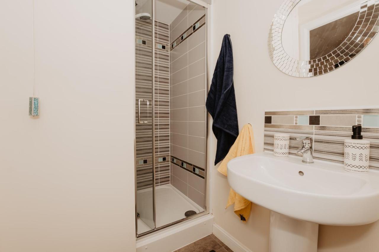 Coyle House, 3 Bed,Corby, Super Kings Or Twins, Driveway, Free Wi-Fi, Corporates Welcome 외부 사진