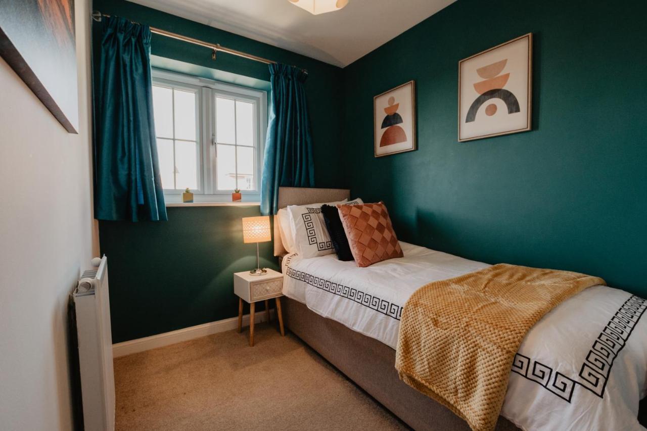Coyle House, 3 Bed,Corby, Super Kings Or Twins, Driveway, Free Wi-Fi, Corporates Welcome 외부 사진