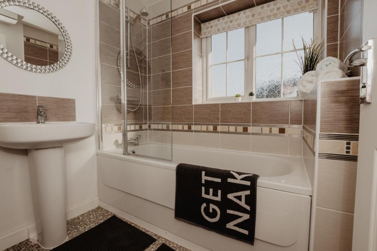 Coyle House, 3 Bed,Corby, Super Kings Or Twins, Driveway, Free Wi-Fi, Corporates Welcome 외부 사진