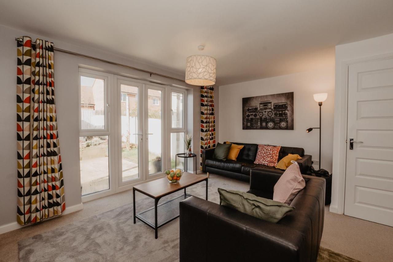 Coyle House, 3 Bed,Corby, Super Kings Or Twins, Driveway, Free Wi-Fi, Corporates Welcome 외부 사진